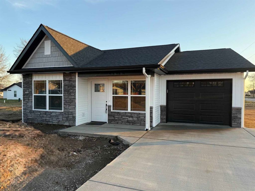 1501 C N Russell Street, Marion, IL 62959