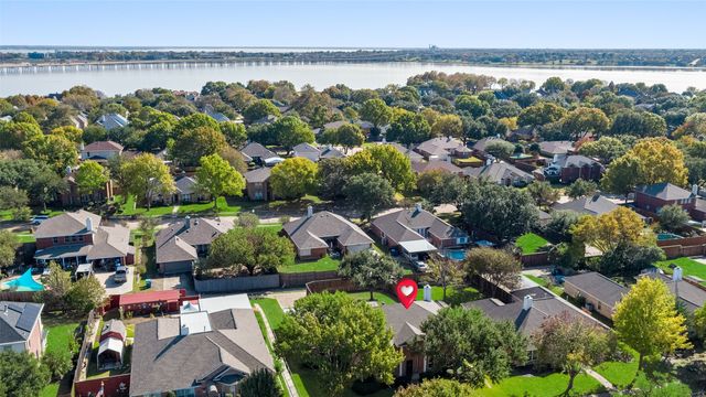 4010 Bluffpoint Road, Rowlett, TX 75088