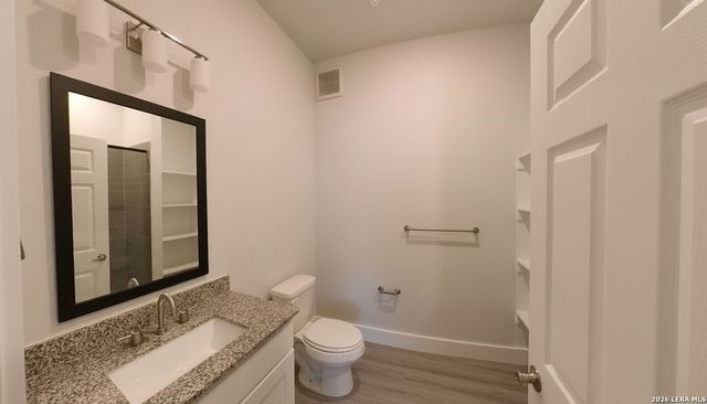 330 E Carson St Apt 2102, San Antonio, TX 78208