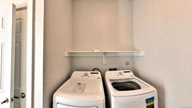 330 E Carson St Apt 2102, San Antonio, TX 78208