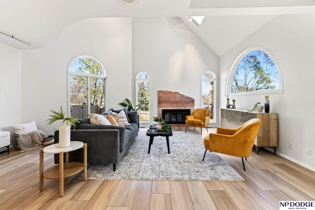 741 N 89th Plaza, Omaha, NE 68114