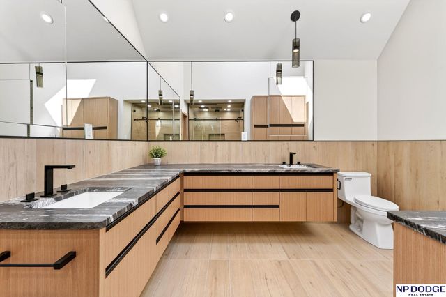 741 N 89th Plaza, Omaha, NE 68114