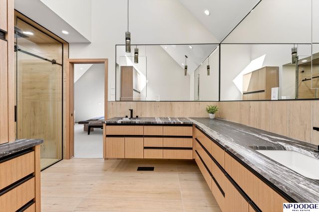 741 N 89th Plaza, Omaha, NE 68114