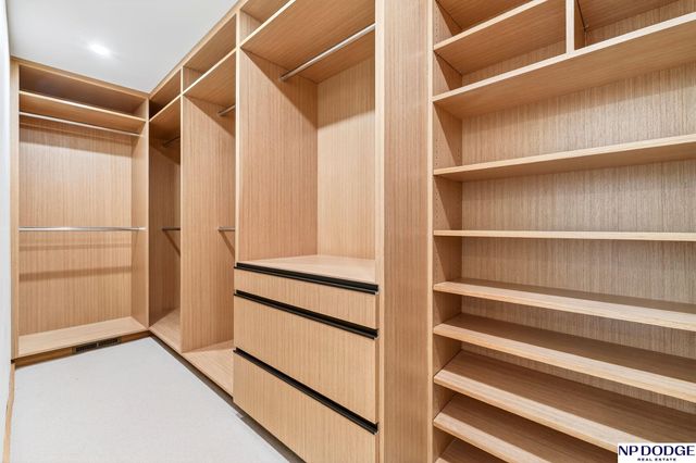 741 N 89th Plaza, Omaha, NE 68114