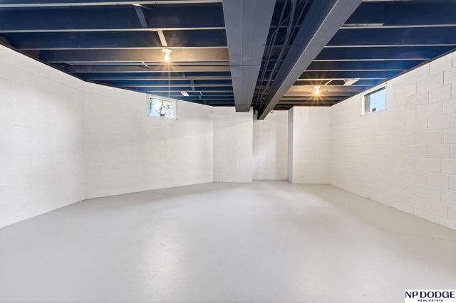 741 N 89th Plaza, Omaha, NE 68114