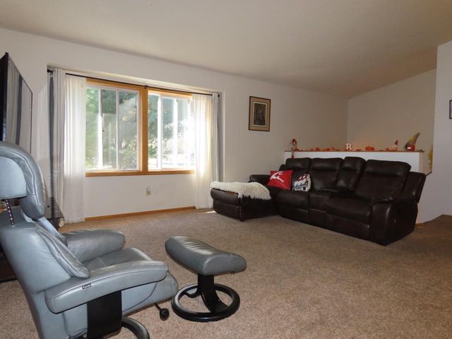 1001 Lincoln Circle, Braham, MN 55006