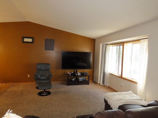 1001 Lincoln Circle, Braham, MN 55006