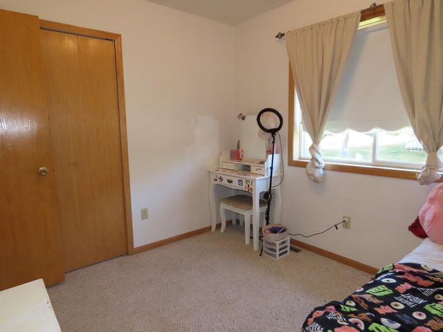 1001 Lincoln Circle, Braham, MN 55006