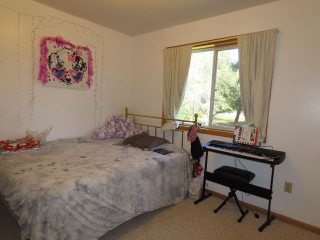 1001 Lincoln Circle, Braham, MN 55006