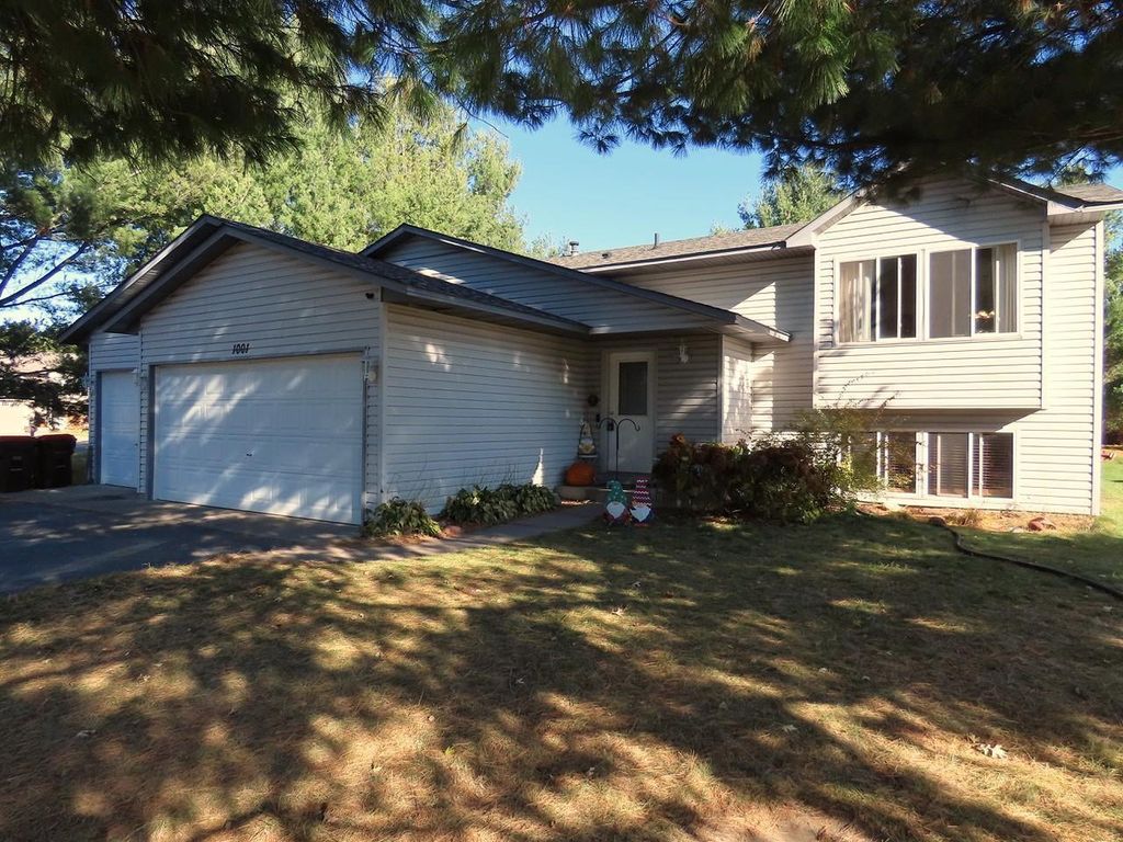 1001 Lincoln Circle, Braham, MN 55006