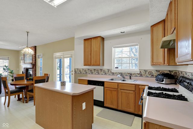 11249 Tall Trees Drive, Fishers, IN 46038