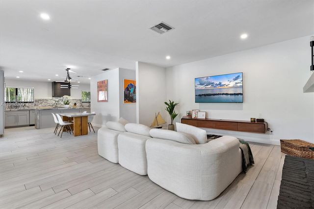 10570 NE 3rd Ave, Miami Shores, FL 33138