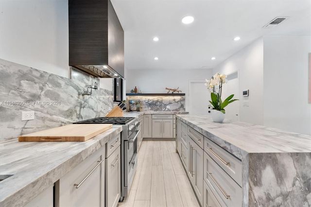 10570 NE 3rd Ave, Miami Shores, FL 33138