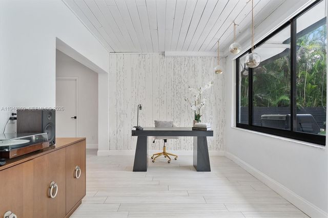 10570 NE 3rd Ave, Miami Shores, FL 33138