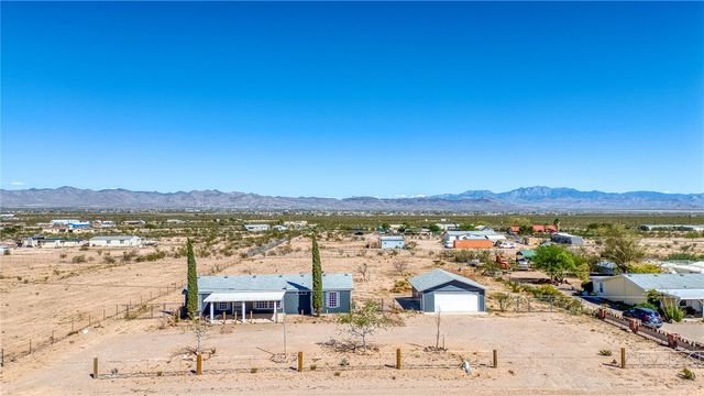596 S Emery Park Road, Golden Valley, AZ 86413