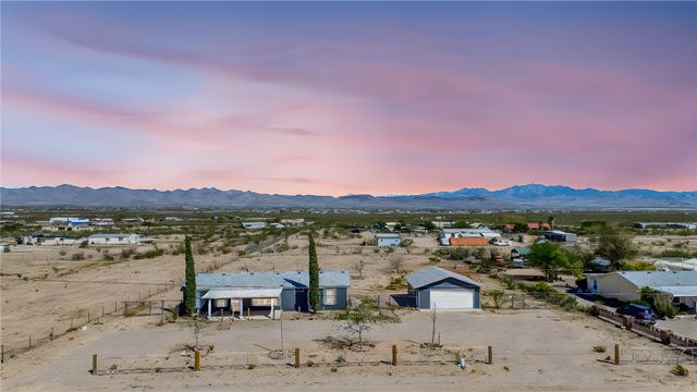 596 S Emery Park Road, Golden Valley, AZ 86413