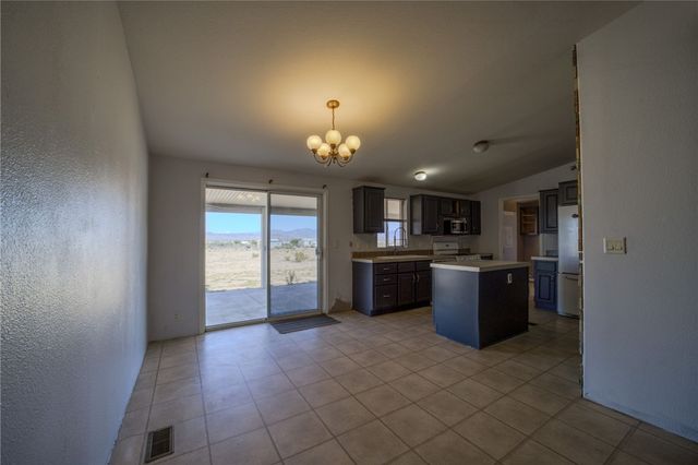 596 S Emery Park Road, Golden Valley, AZ 86413