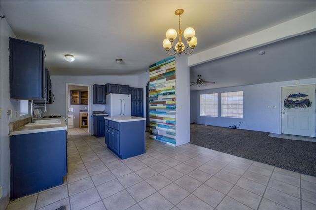 596 S Emery Park Road, Golden Valley, AZ 86413