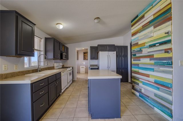 596 S Emery Park Road, Golden Valley, AZ 86413