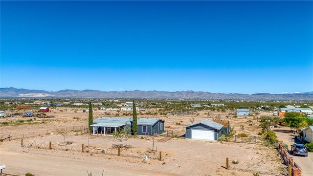 596 S Emery Park Road, Golden Valley, AZ 86413