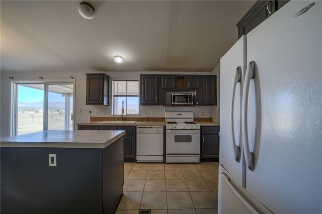 596 S Emery Park Road, Golden Valley, AZ 86413