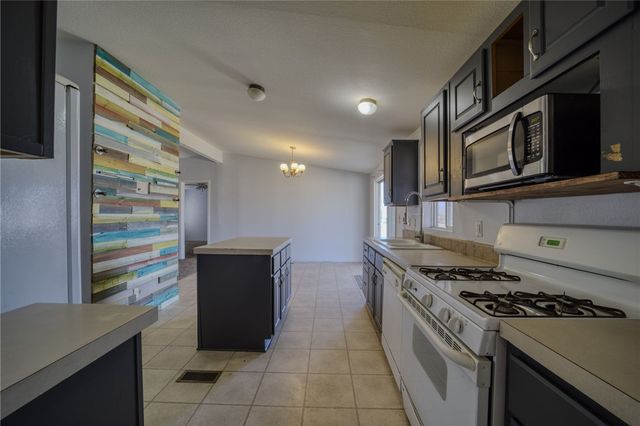 596 S Emery Park Road, Golden Valley, AZ 86413