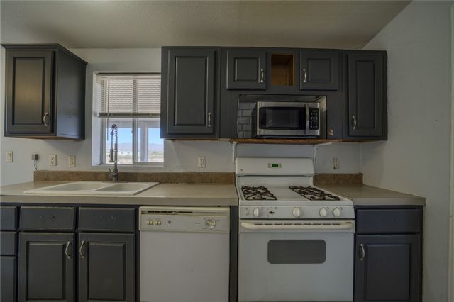 596 S Emery Park Road, Golden Valley, AZ 86413