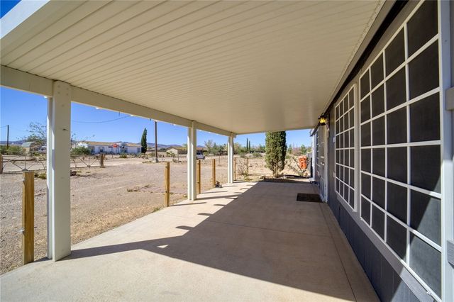 596 S Emery Park Road, Golden Valley, AZ 86413