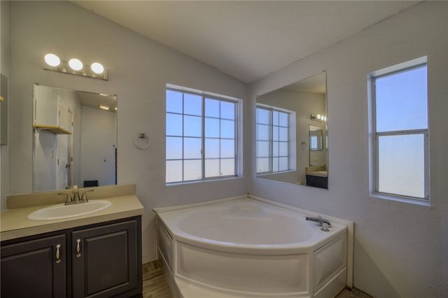 596 S Emery Park Road, Golden Valley, AZ 86413