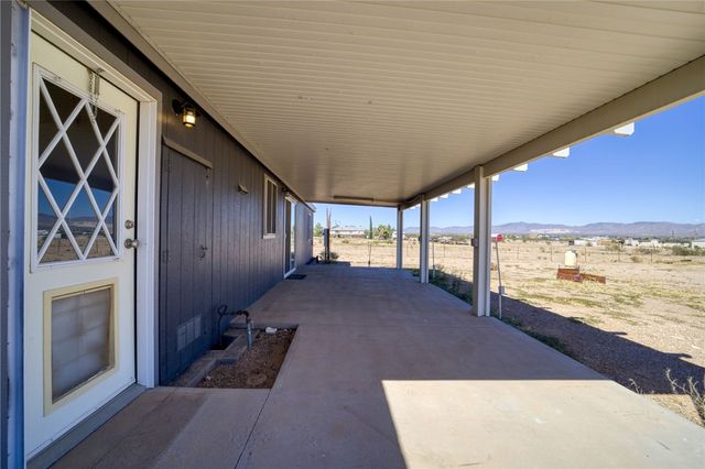 596 S Emery Park Road, Golden Valley, AZ 86413