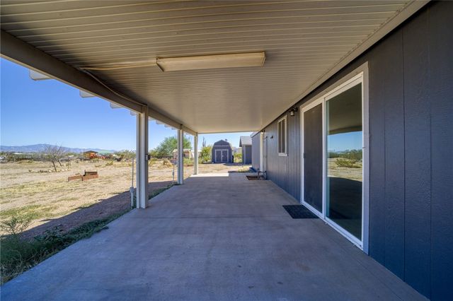 596 S Emery Park Road, Golden Valley, AZ 86413