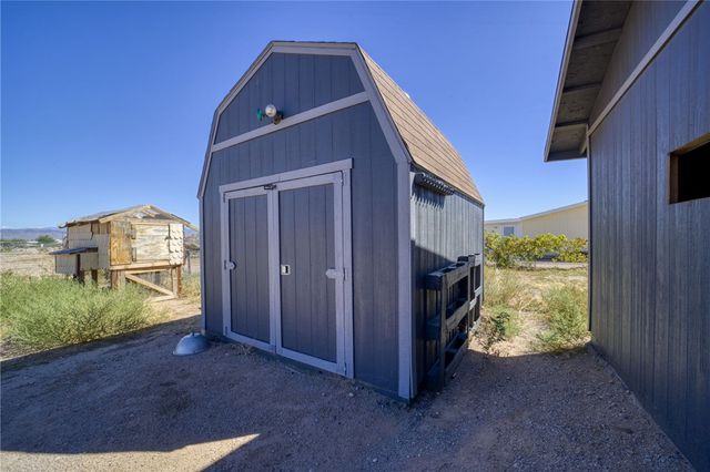 596 S Emery Park Road, Golden Valley, AZ 86413