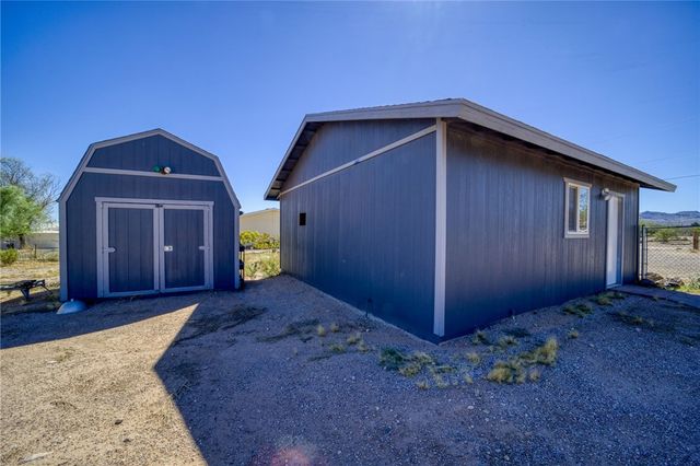 596 S Emery Park Road, Golden Valley, AZ 86413