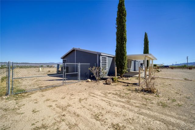 596 S Emery Park Road, Golden Valley, AZ 86413