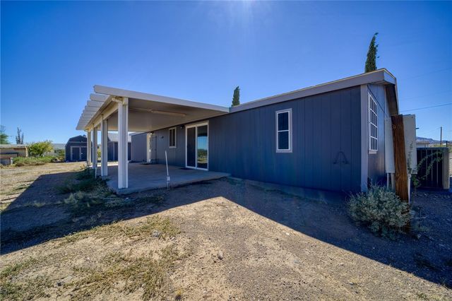596 S Emery Park Road, Golden Valley, AZ 86413