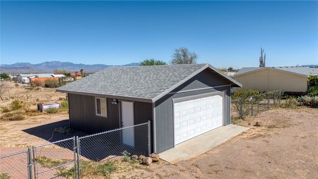 596 S Emery Park Road, Golden Valley, AZ 86413