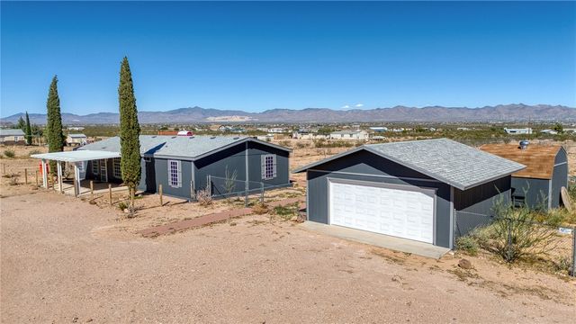 596 S Emery Park Road, Golden Valley, AZ 86413