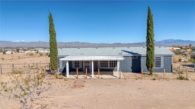 596 S Emery Park Road, Golden Valley, AZ 86413