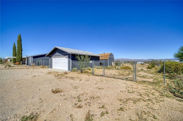 596 S Emery Park Road, Golden Valley, AZ 86413