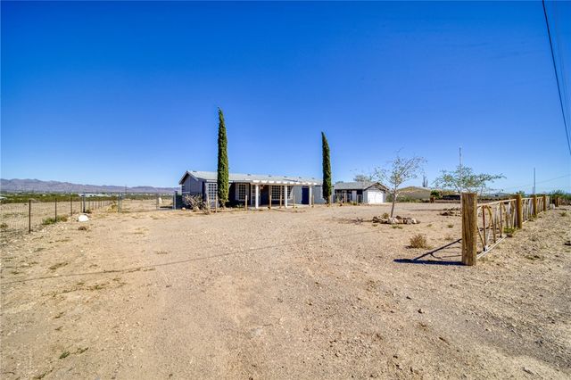 596 S Emery Park Road, Golden Valley, AZ 86413