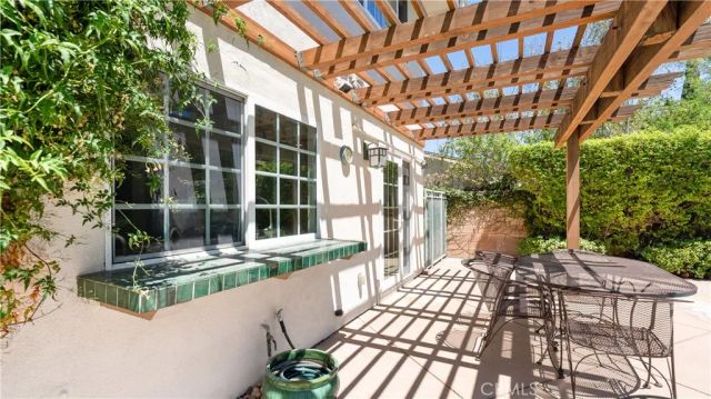 7226 Dennis, West Hills, CA 91307