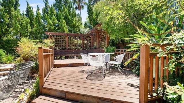 7226 Dennis, West Hills, CA 91307