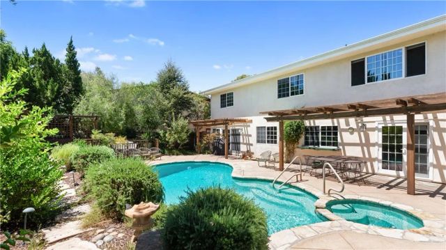 7226 Dennis, West Hills, CA 91307