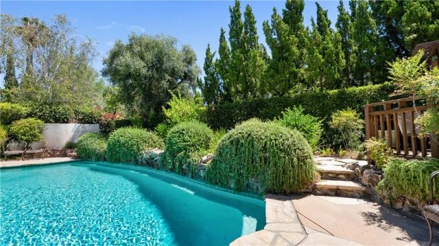 7226 Dennis, West Hills, CA 91307