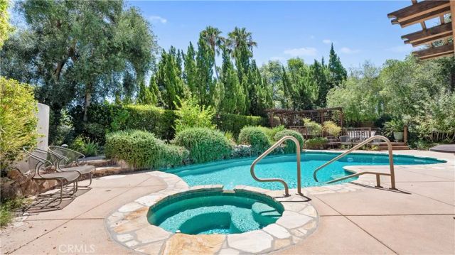 7226 Dennis, West Hills, CA 91307