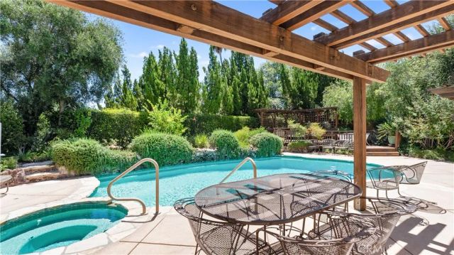7226 Dennis, West Hills, CA 91307