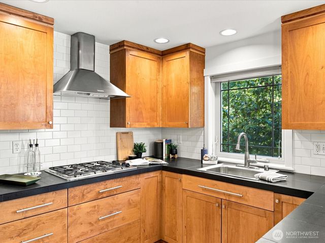 2106 E Terrace Street, Seattle, WA 98122