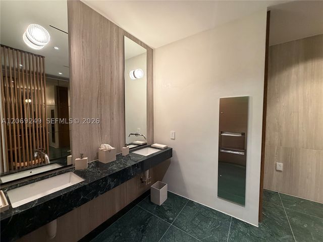1400 Biscayne Blvd 1807, Miami, FL 33132