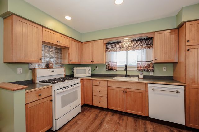 7 Grenier Boulevard, Londonderry, NH 03053