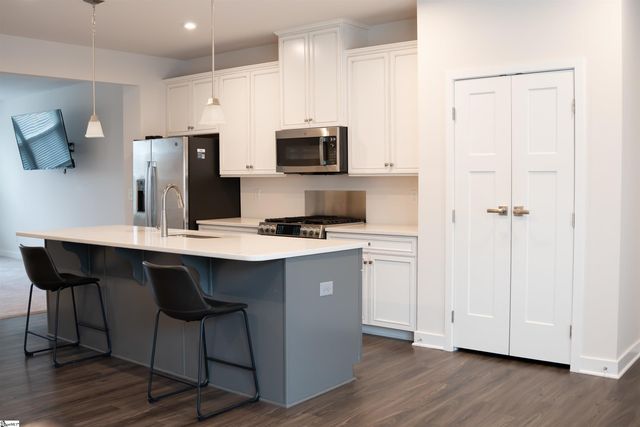 17 Rollins Avenue, Greenville, SC 29607